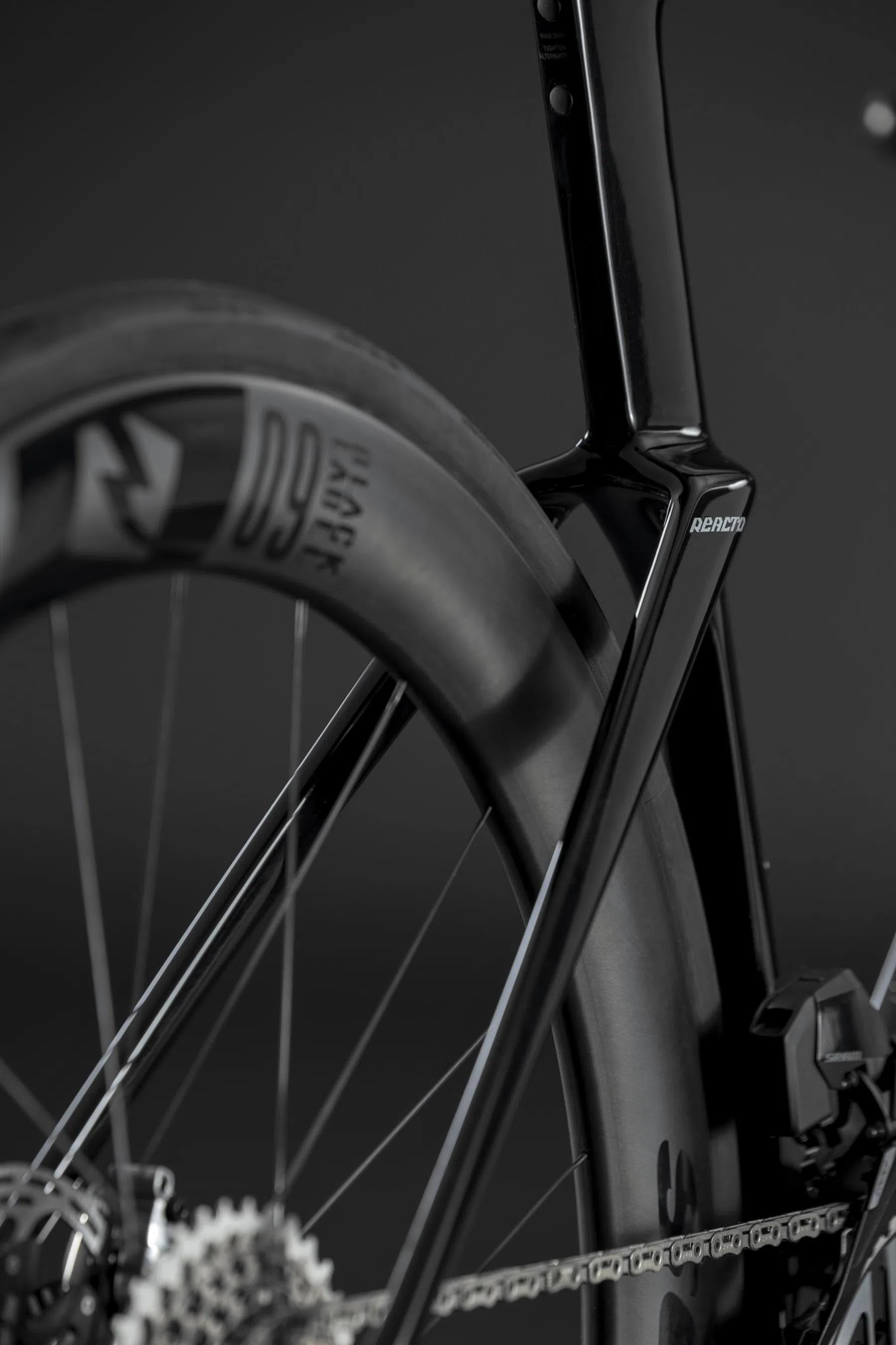 Met de vernieuwde achterbrug is de luchtstroom rond het achterwiel ook verder verbeterd